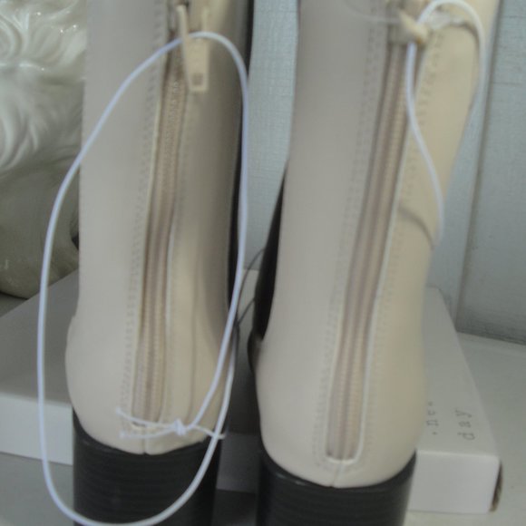 A New Day Bone Colored Itzel Style Ladies Boots Size 6.5 - Picture 3 of 7